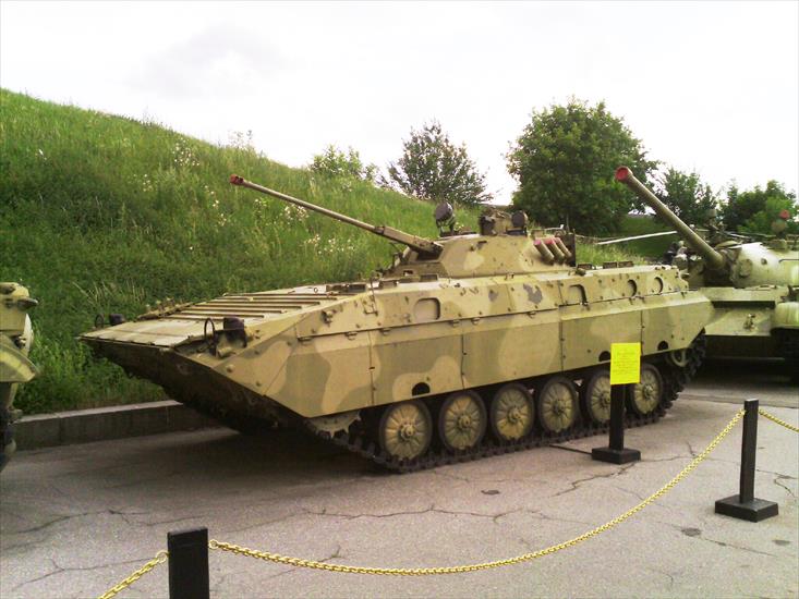 BMP-2 - BMP-2_Kiev  BMP-2D w muzeum w Kijowie.jpg