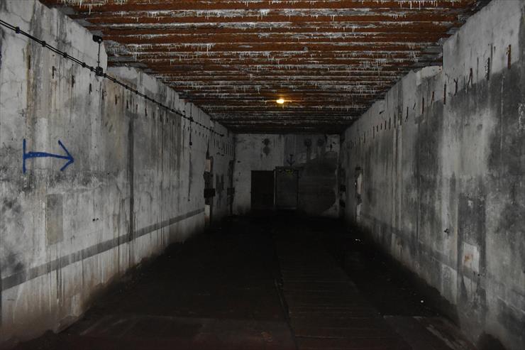 2021.08.11 06 - Mamerki - Kwatera główna niemieckich wojsk lądowych OKH - 007 - Podziemny tunel łączący bunkry.JPG