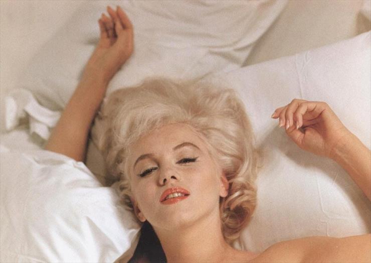 Marilyn Monroe - FwvAyqiX0AILSyr.jpg